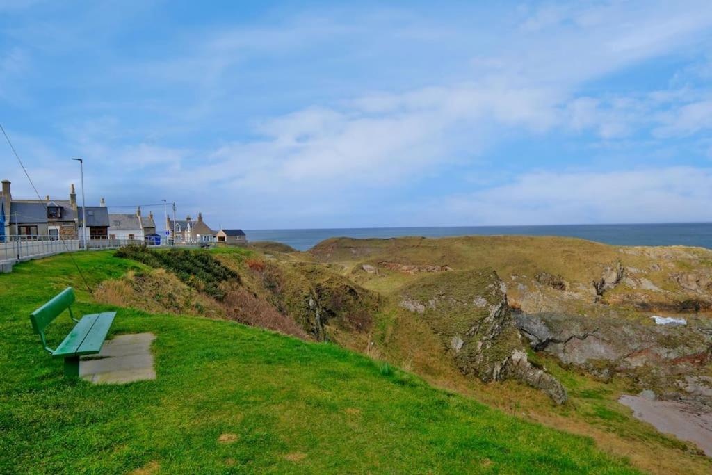 Cliff Top Cottage With Sea Views Portknockie エクステリア 写真